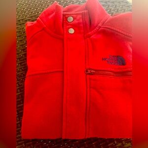 North face , bordeaux color , size small in very good condition